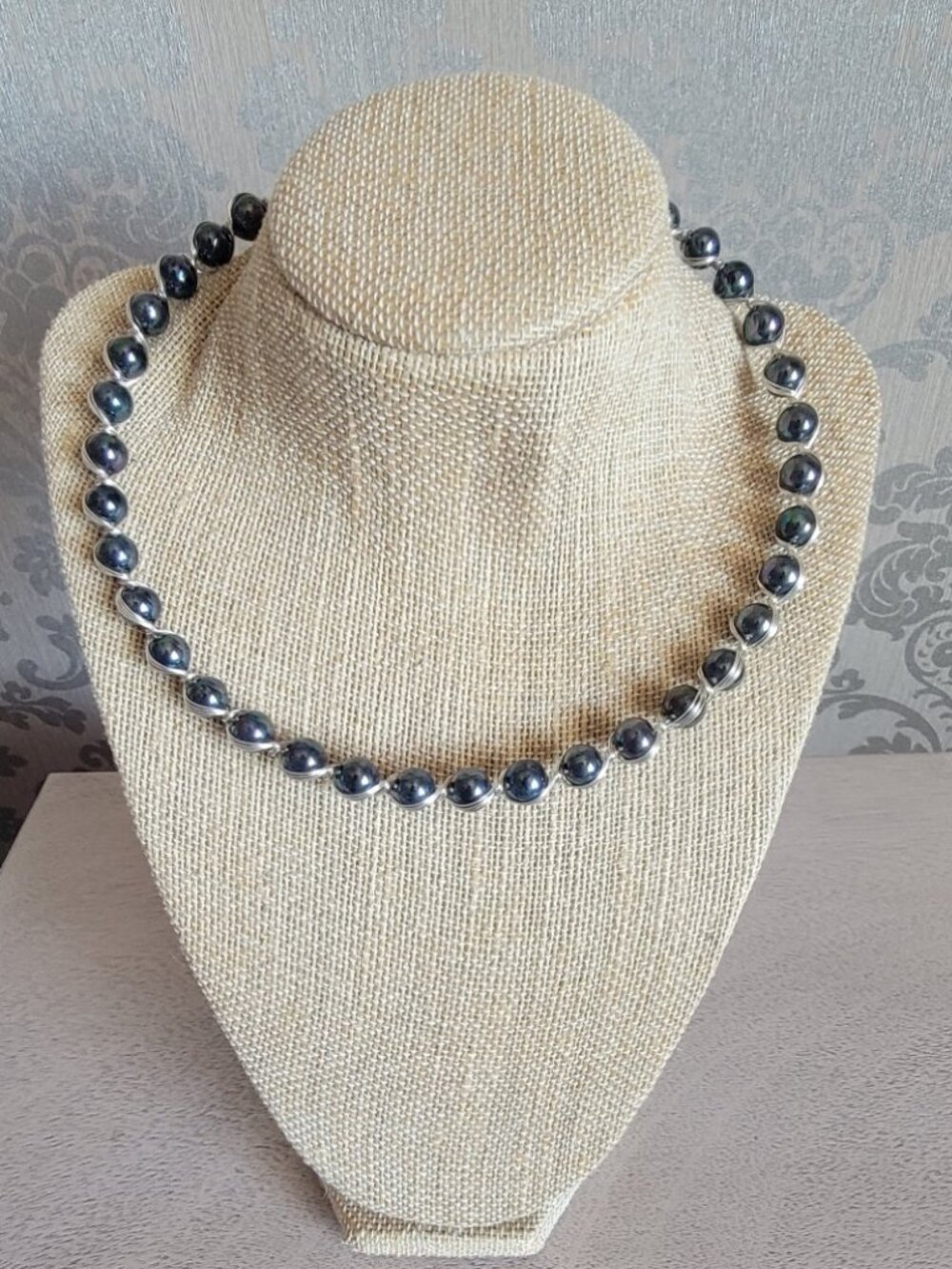 Black/Peacock Color Shell Pearl Chocker Necklace in Silvertone 16-20 Inches